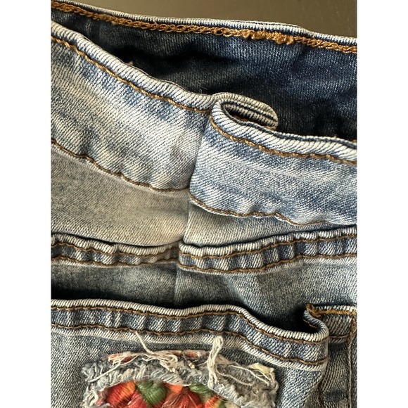 Azi Jean Shorts Floral Embellished Rhinestones 30 in waist Size 12 - Picture 5 of 5